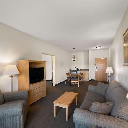 Rodeway Inn & Suites Tomahawk Экстерьер фото