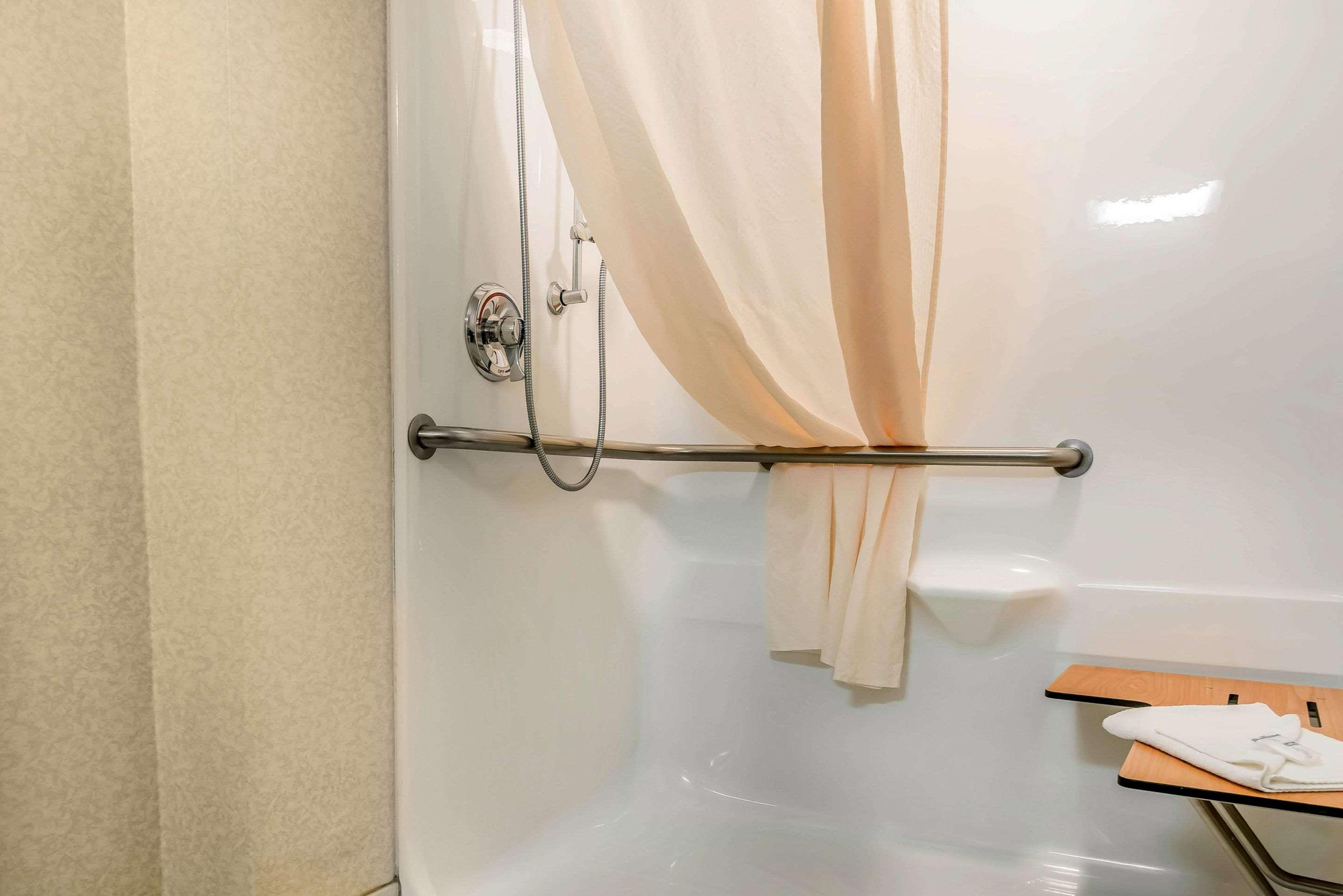 Rodeway Inn & Suites Tomahawk Экстерьер фото