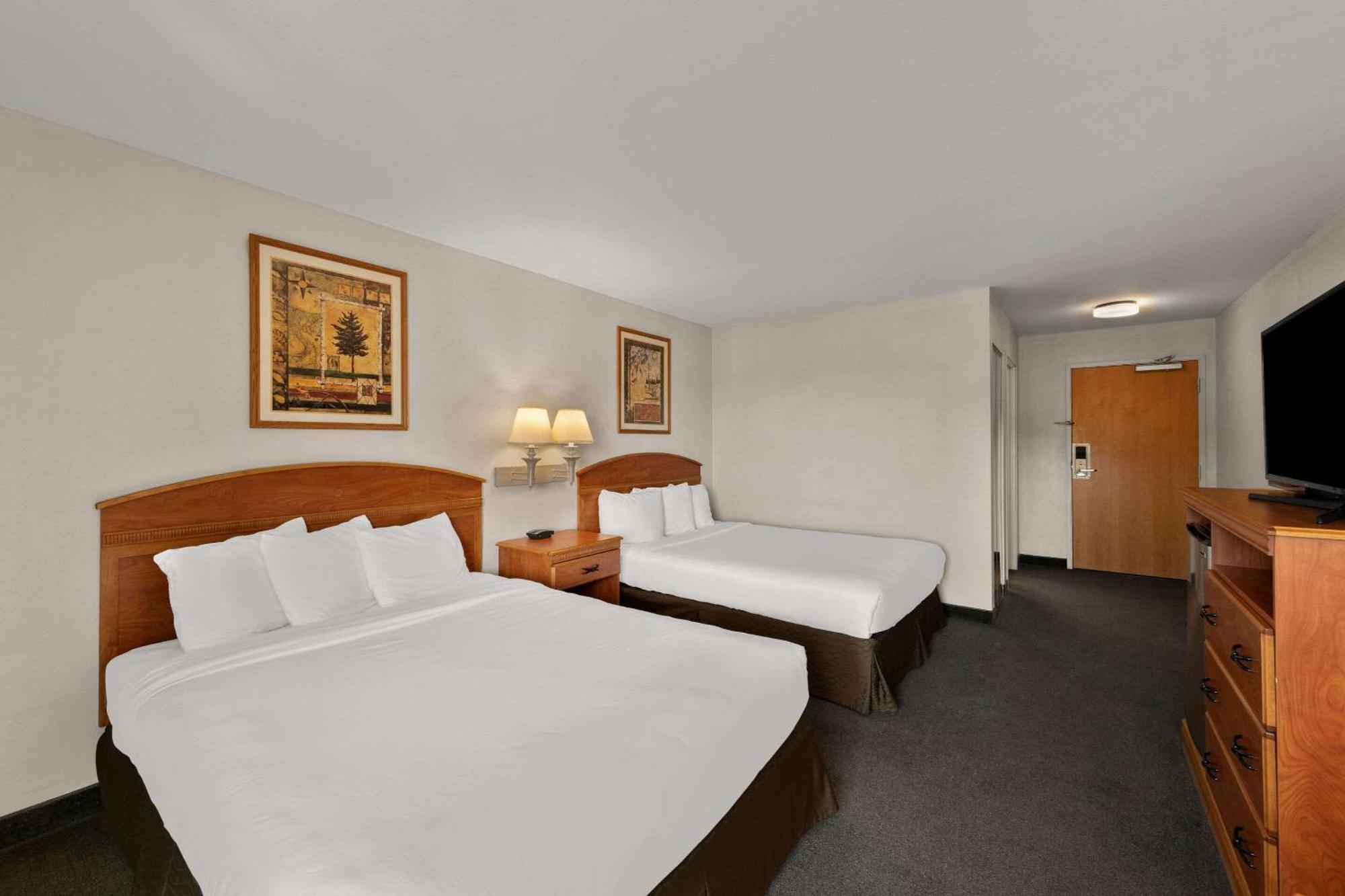Rodeway Inn & Suites Tomahawk Экстерьер фото