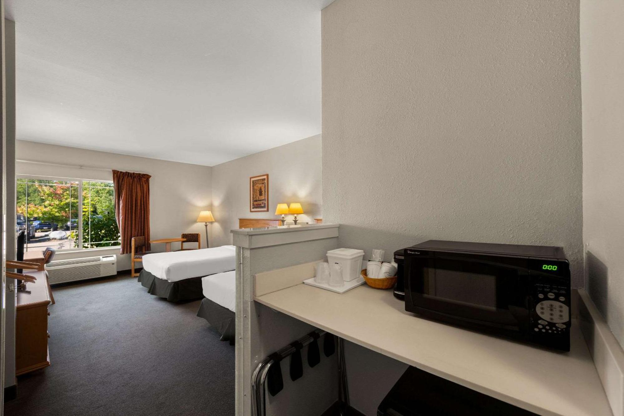 Rodeway Inn & Suites Tomahawk Экстерьер фото