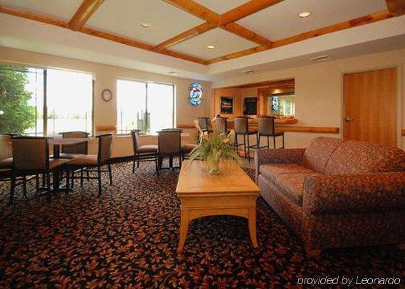 Rodeway Inn & Suites Tomahawk Интерьер фото