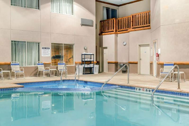 Rodeway Inn & Suites Tomahawk Экстерьер фото